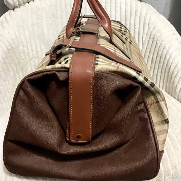 Burberry Travel Bags - Picture 10 of 15